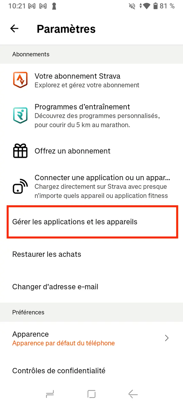 Écran Paramètres de Strava, la ligne Gérer les applications et les appareils encadrée.