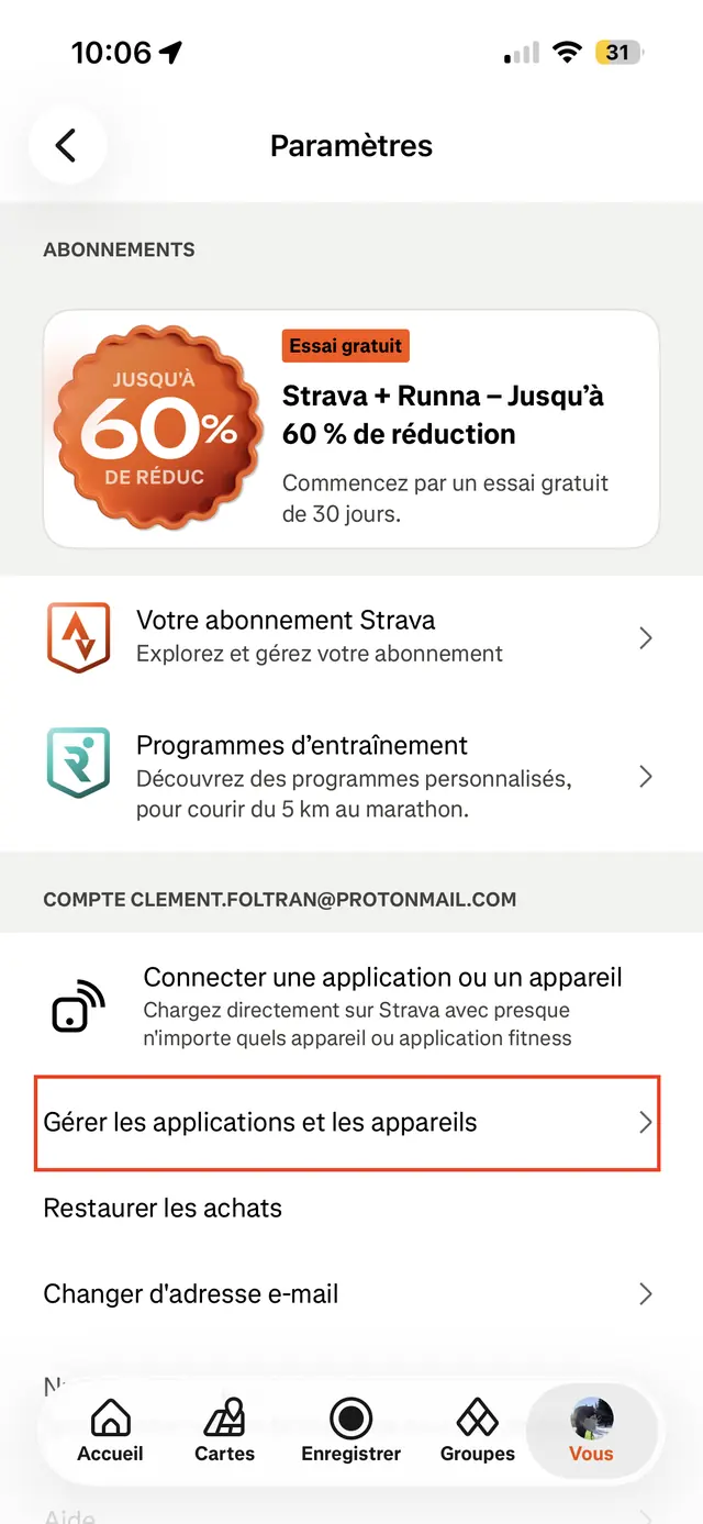 Écran Paramètres de Strava, la ligne Gérer les applications et les appareils encadrée.